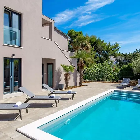 Destination Sea Apartment