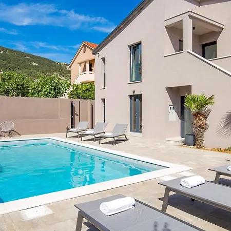 Destination Sea Apartment